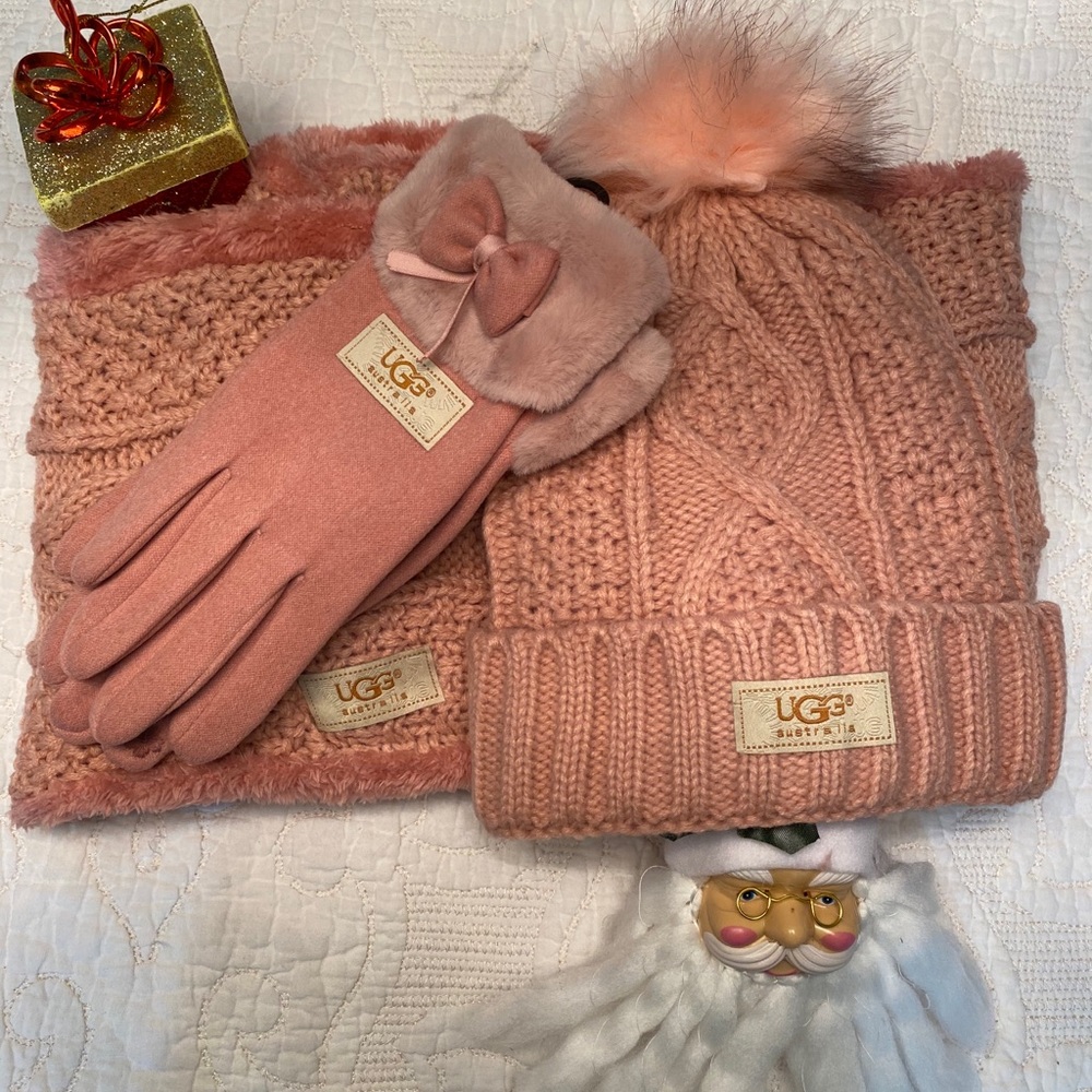 Ugg 3pc hat scarf and gloves set